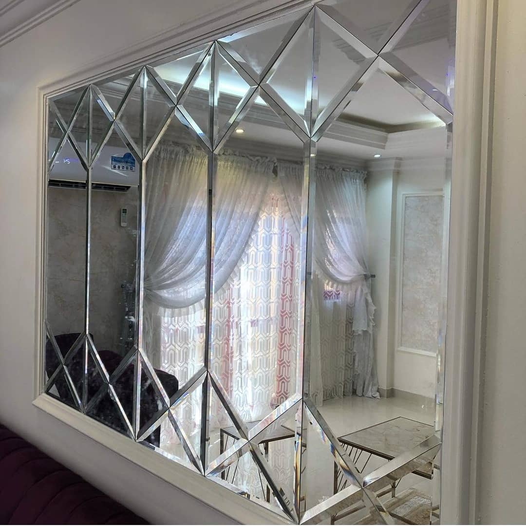 مرايا زجاجية بتصميم عصري